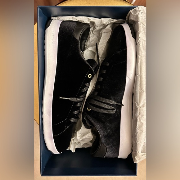 🖤🤍Black Velvet Cole Haan Ladies Tennis Shoes BNIB 🤍🖤 - Picture 2 of 12